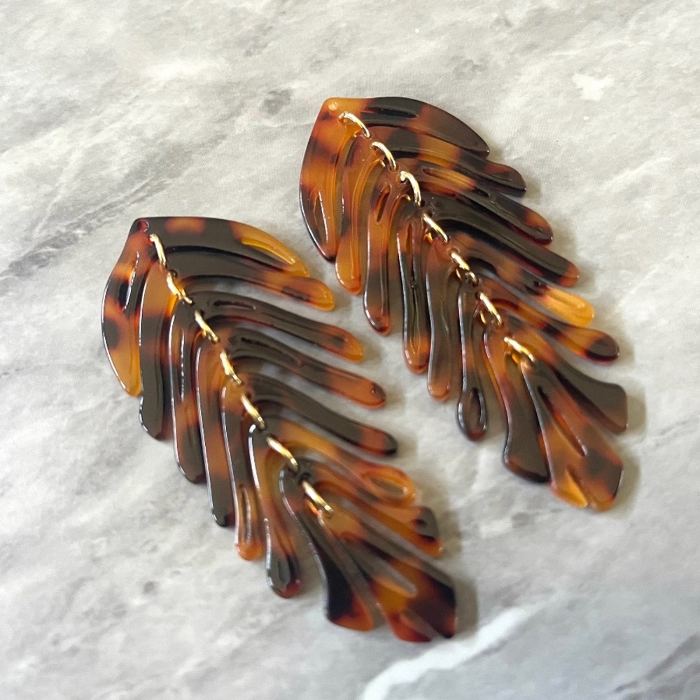 Tortoise Feather Earrings